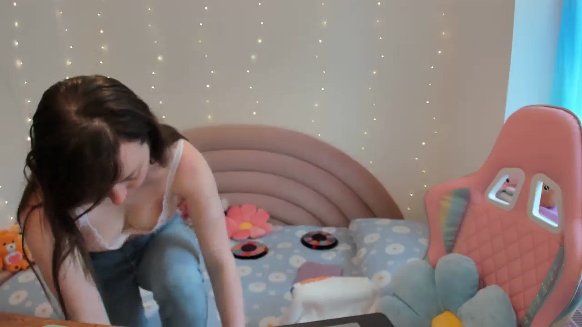 Gallery image thumbnail from JessieBear_'s myfreecams stream on, 05/03/2024, 13:43 image 5 of 20