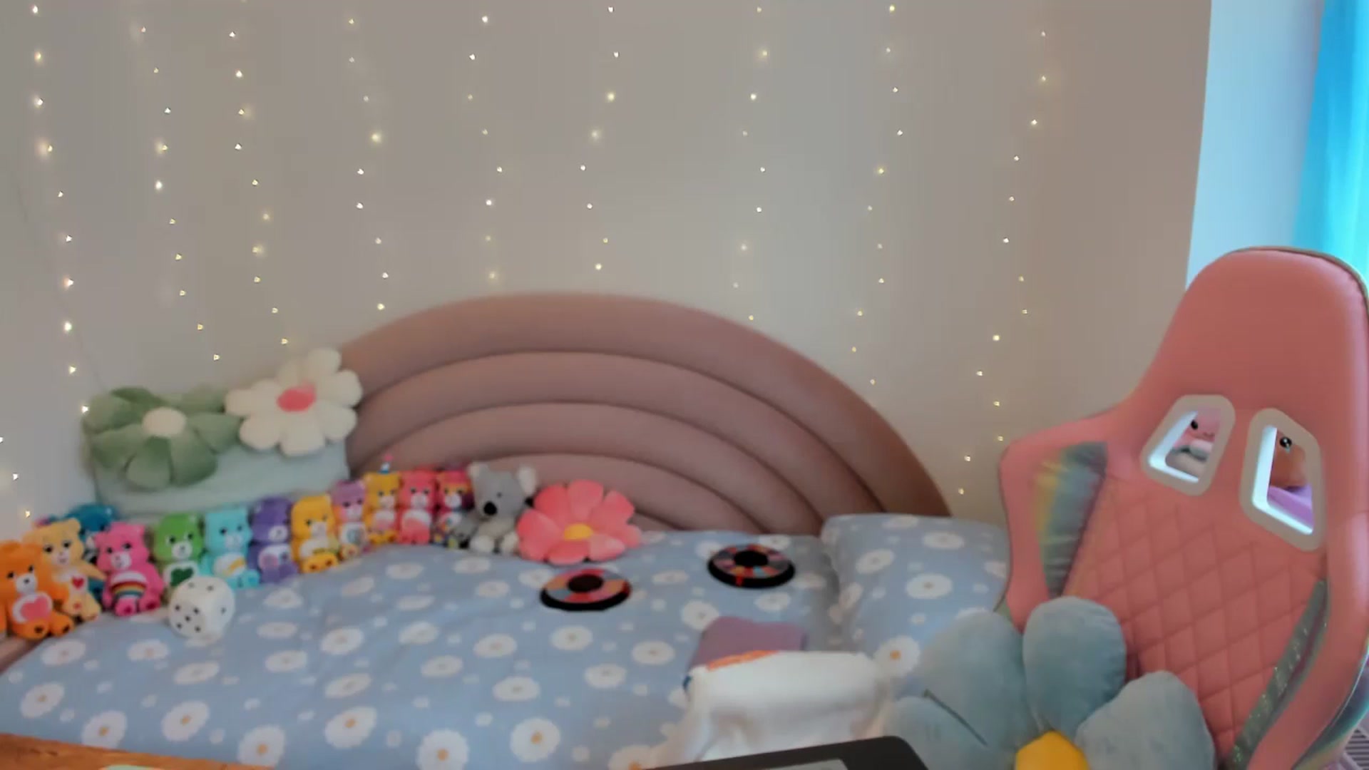 Gallery image thumbnail from JessieBear_'s myfreecams stream on, 05/03/2024, 13:43 image 4 of 20