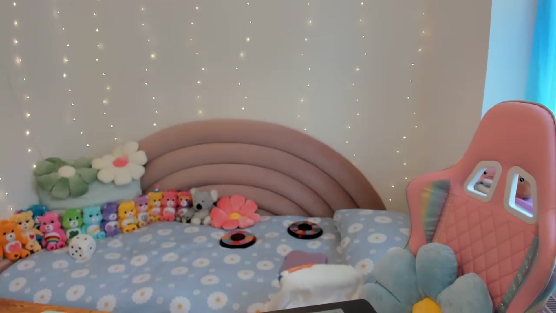 Gallery image thumbnail from JessieBear_'s myfreecams stream on, 05/03/2024, 13:43 image 9 of 20