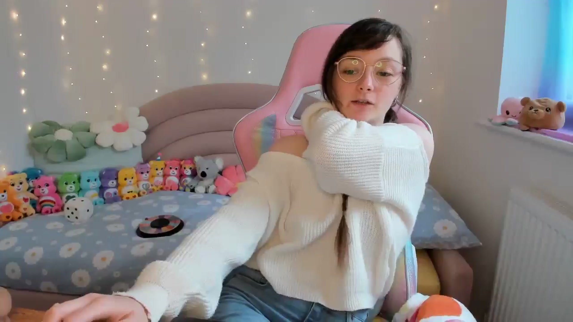 Gallery image thumbnail from JessieBear_'s myfreecams stream on, 05/03/2024, 17:13 image 18 of 20