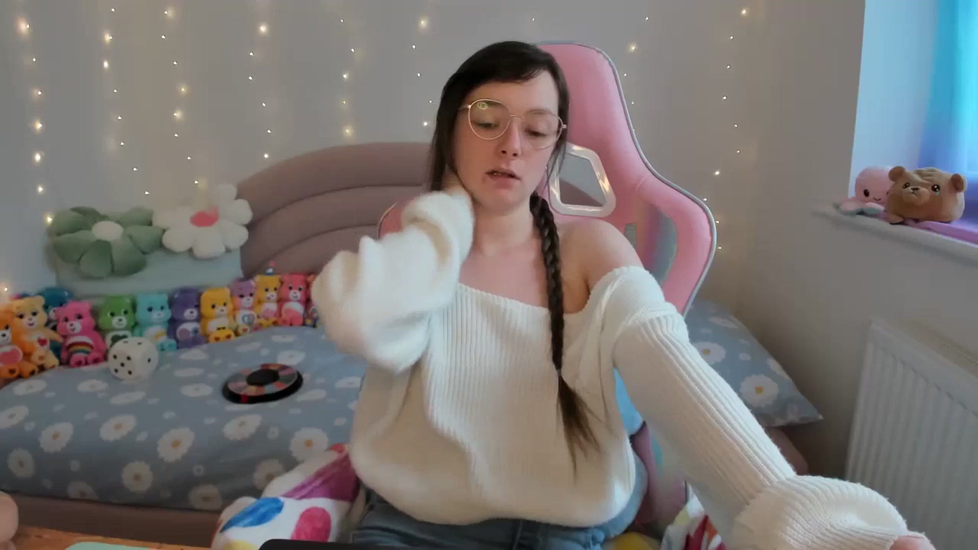 Gallery image thumbnail from JessieBear_'s myfreecams stream on, 05/03/2024, 17:13 image 16 of 20