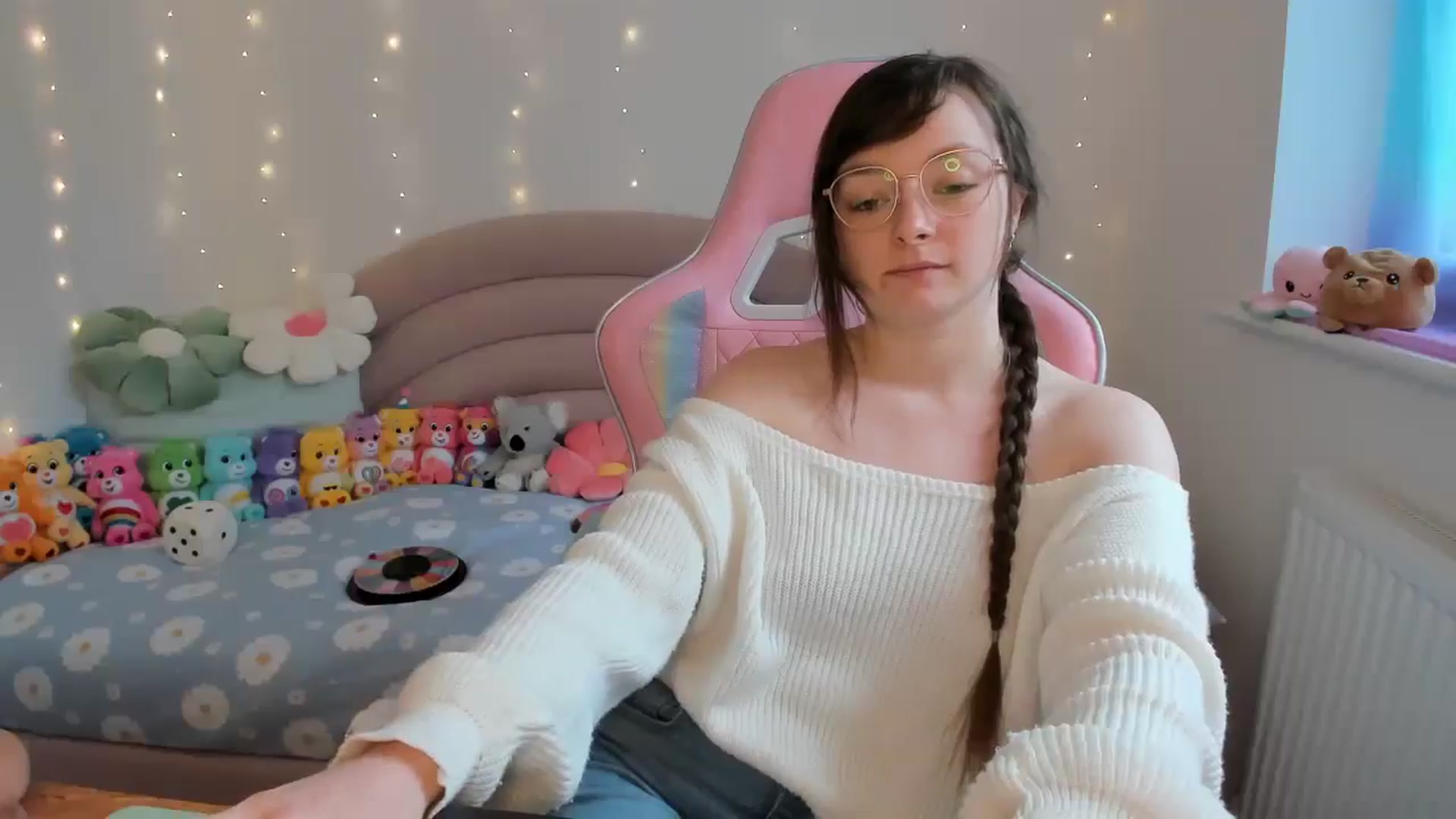 Gallery image thumbnail from JessieBear_'s myfreecams stream on, 05/03/2024, 17:13 image 19 of 20