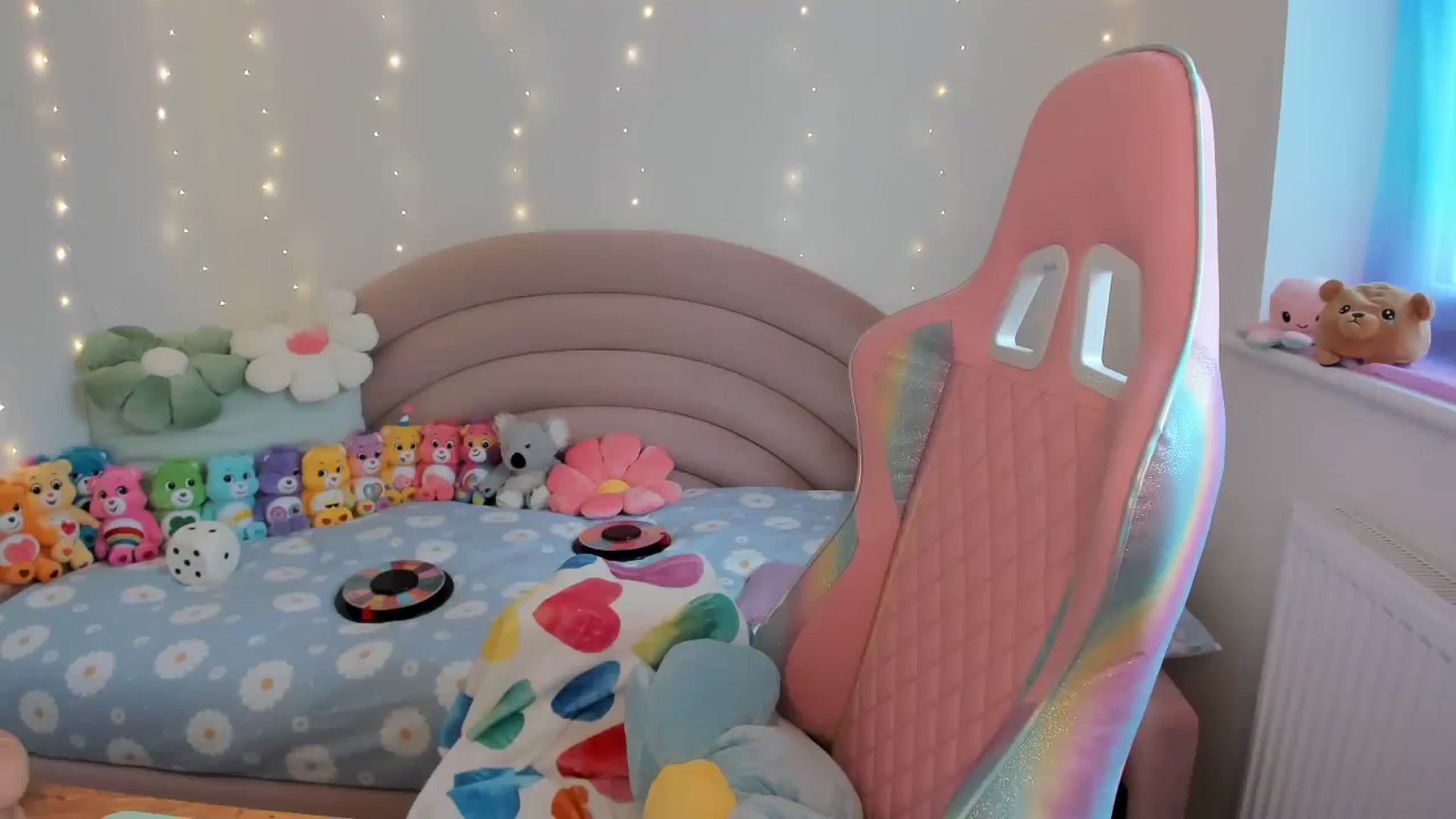 Gallery image thumbnail from JessieBear_'s myfreecams stream on, 05/03/2024, 17:13 image 14 of 20