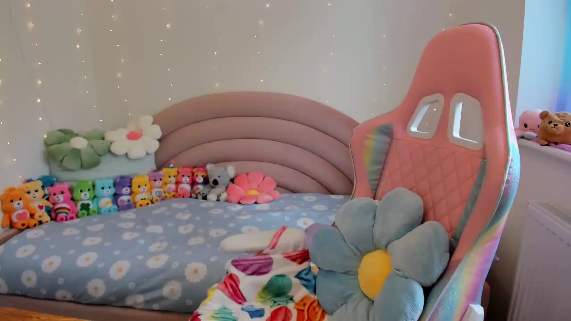 Gallery image thumbnail from JessieBear_'s myfreecams stream on, 05/08/2024, 15:20 image 14 of 20