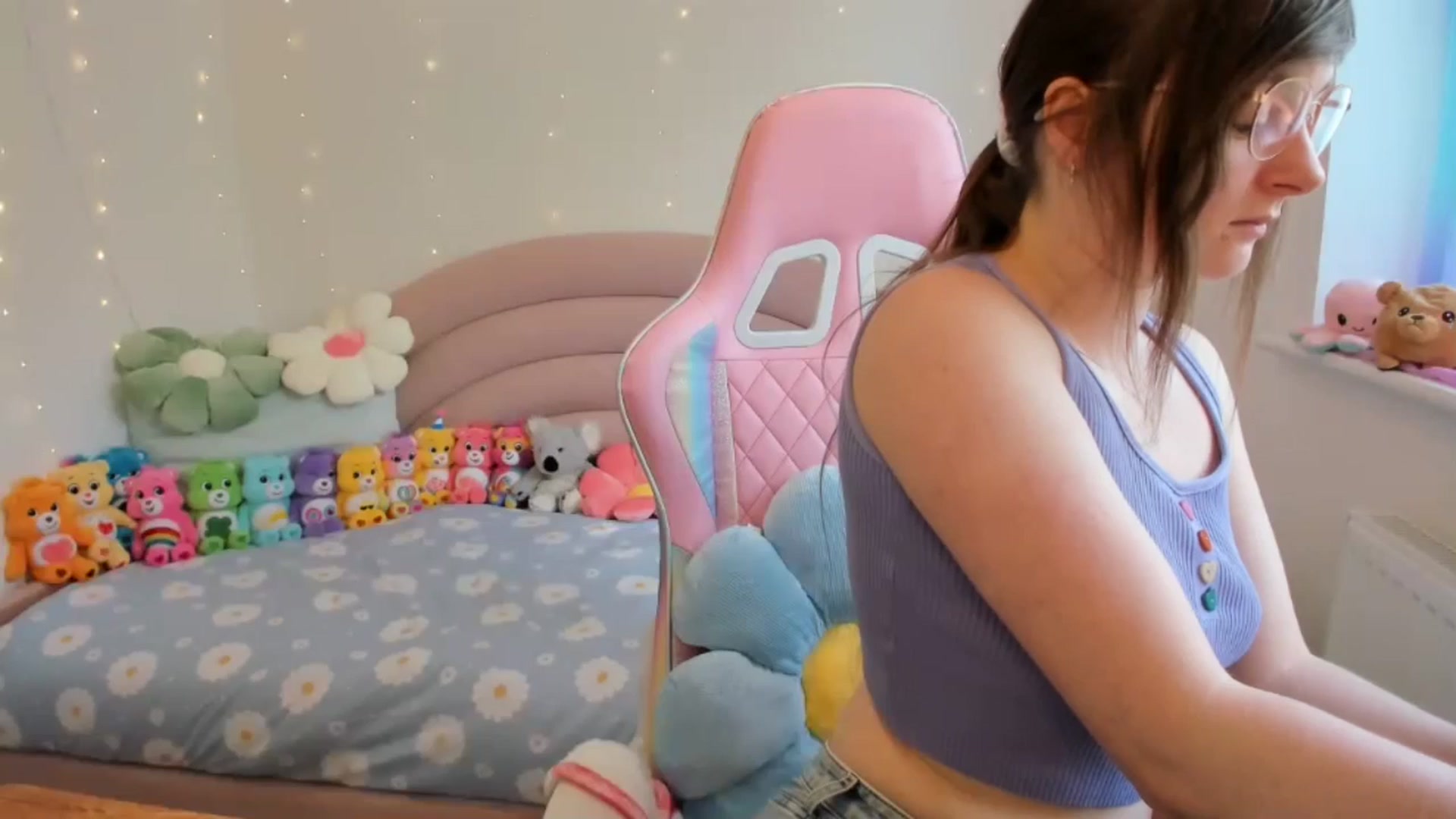Gallery image thumbnail from JessieBear_'s myfreecams stream on, 05/08/2024, 15:20 image 5 of 20