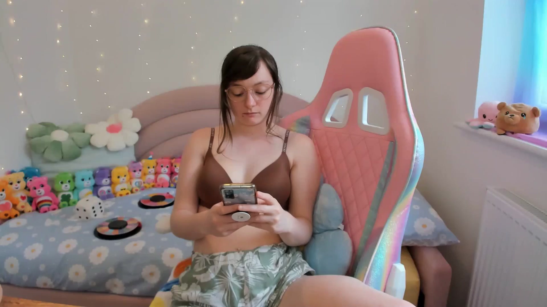 Gallery image thumbnail from JessieBear_'s myfreecams stream on, 05/10/2024, 15:05 image 4 of 20