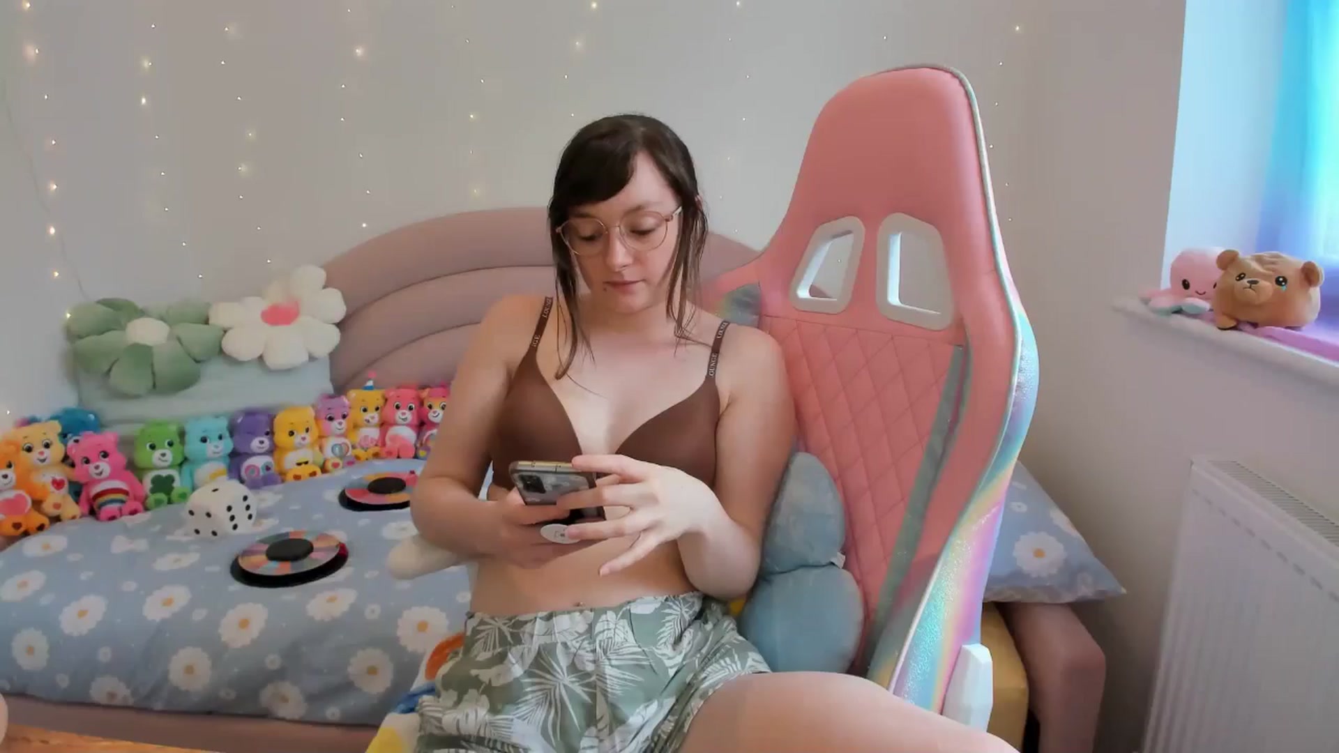 Gallery image thumbnail from JessieBear_'s myfreecams stream on, 05/10/2024, 15:05 image 6 of 20