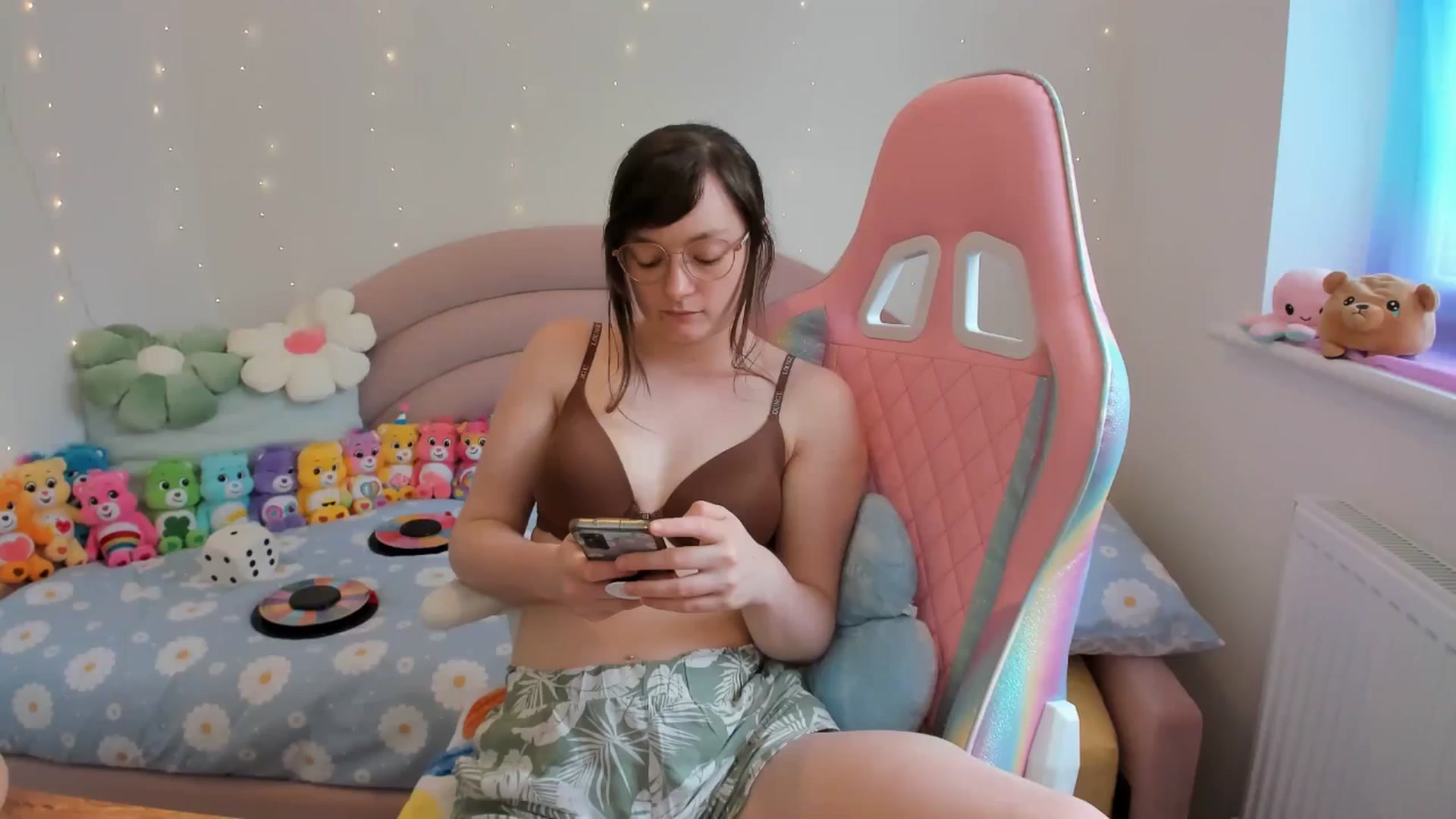 Gallery image thumbnail from JessieBear_'s myfreecams stream on, 05/10/2024, 15:05 image 5 of 20