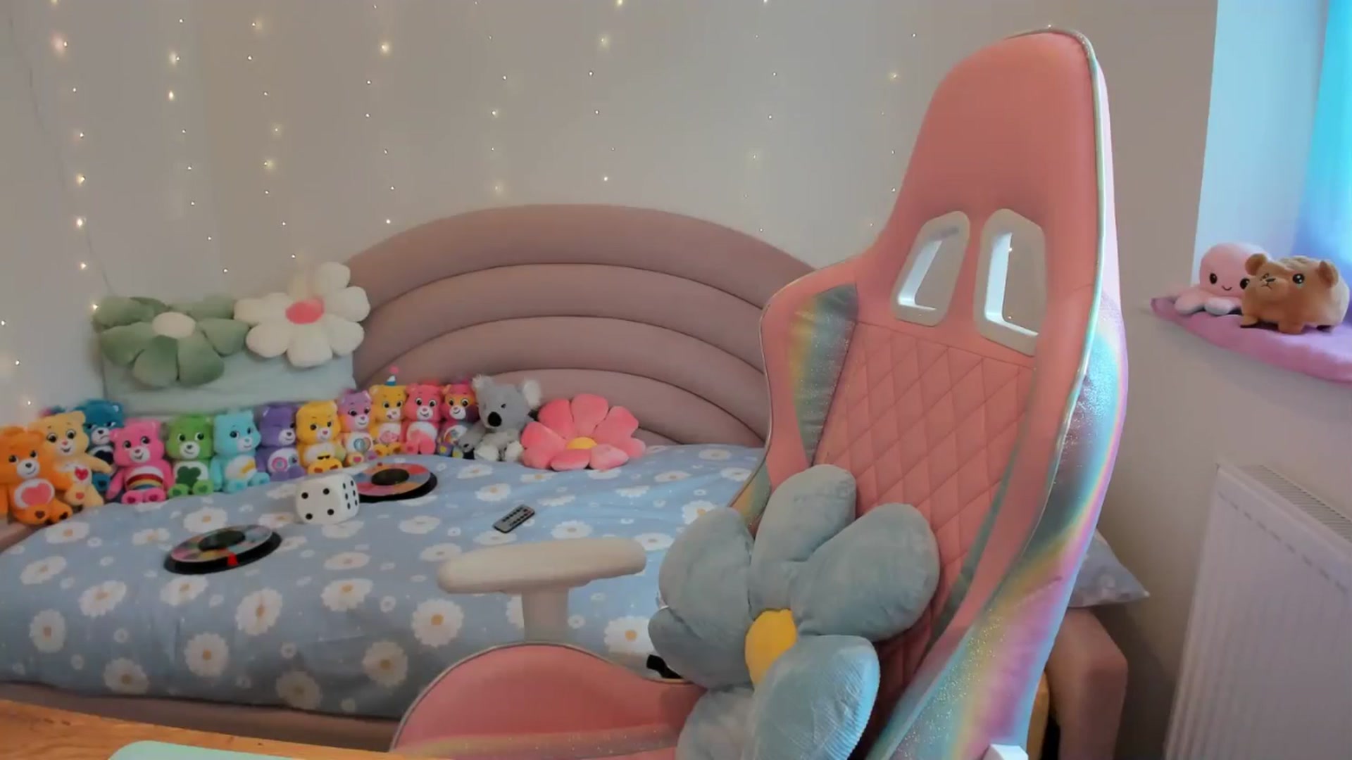 Gallery image thumbnail from JessieBear_'s myfreecams stream on, 05/14/2024, 17:22 image 4 of 20