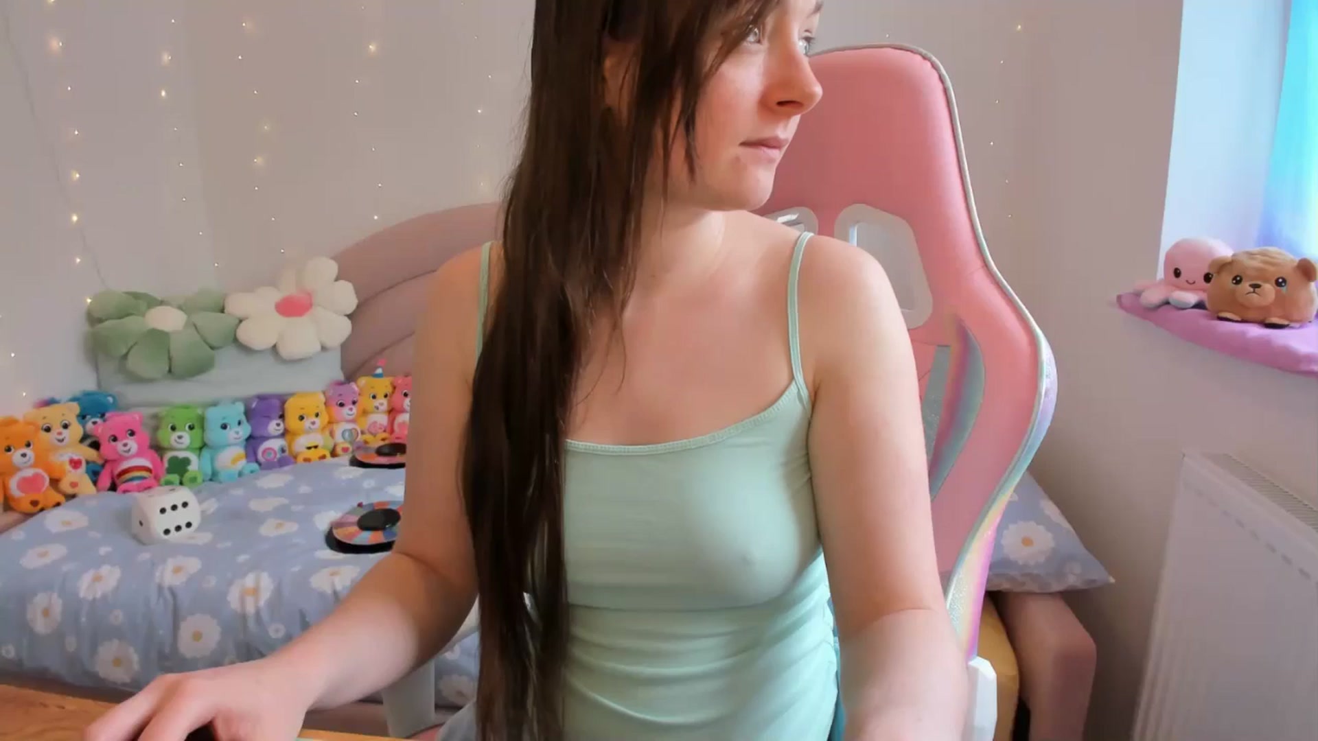 Gallery image thumbnail from JessieBear_'s myfreecams stream on, 05/16/2024, 13:33 image 14 of 20