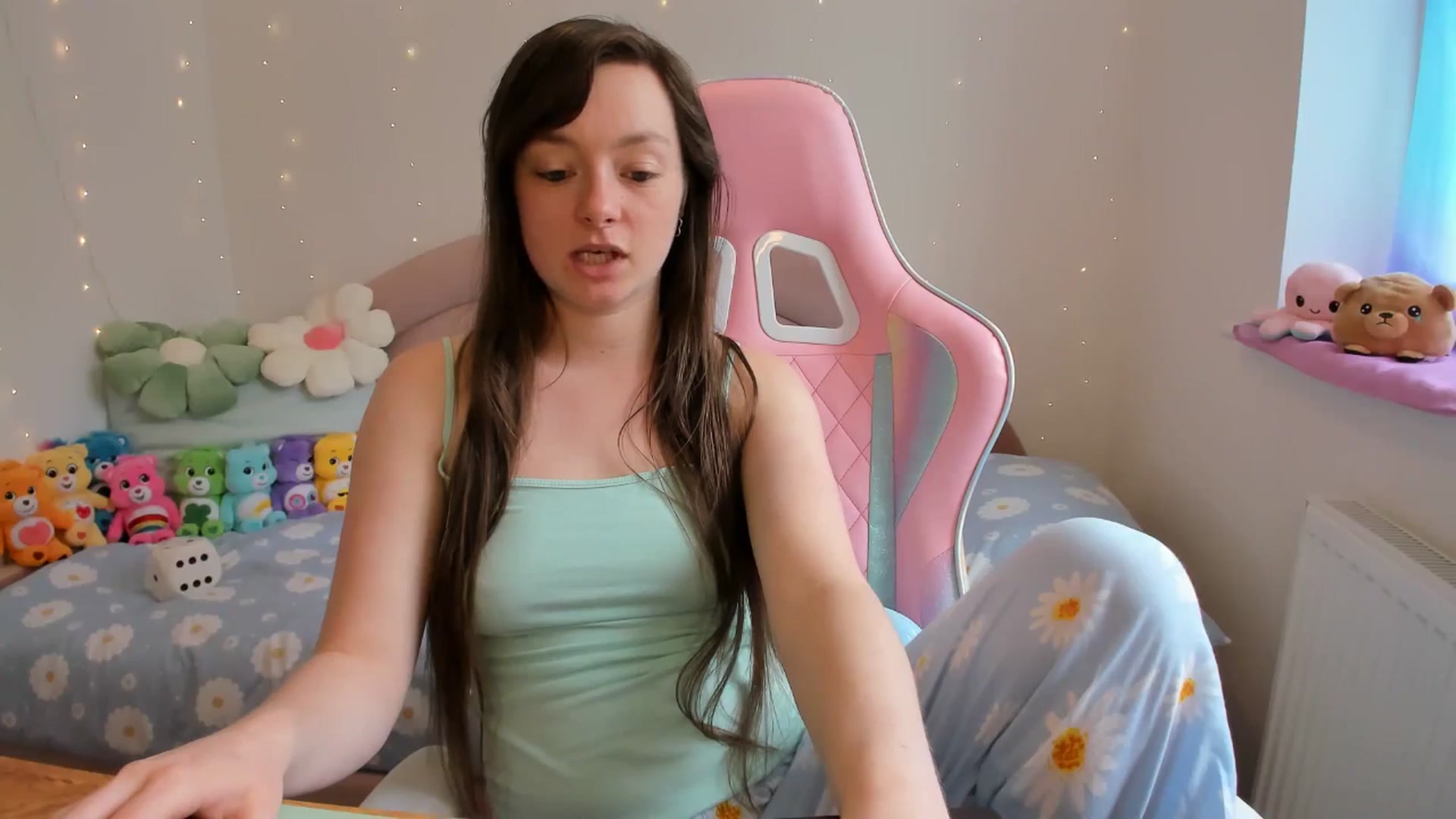 Gallery image thumbnail from JessieBear_'s myfreecams stream on, 05/16/2024, 14:26 image 14 of 20