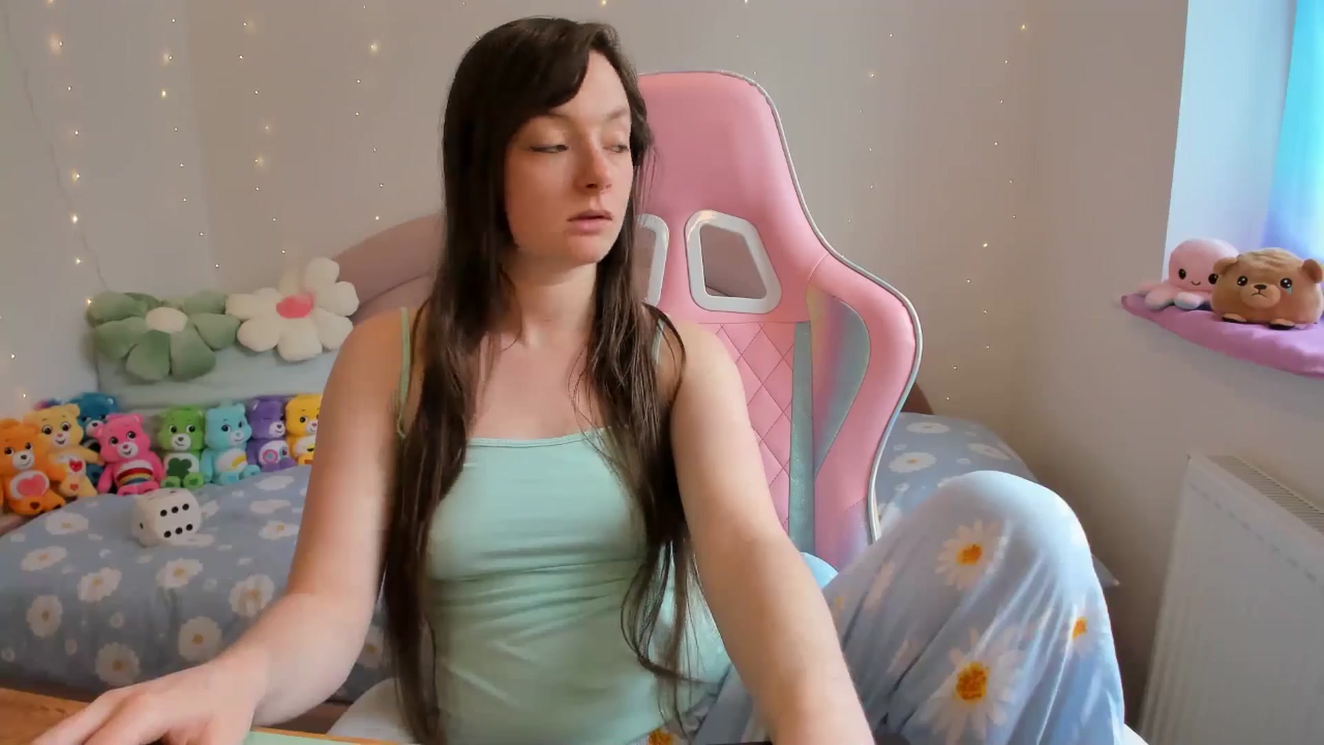 Gallery image thumbnail from JessieBear_'s myfreecams stream on, 05/16/2024, 14:26 image 15 of 20