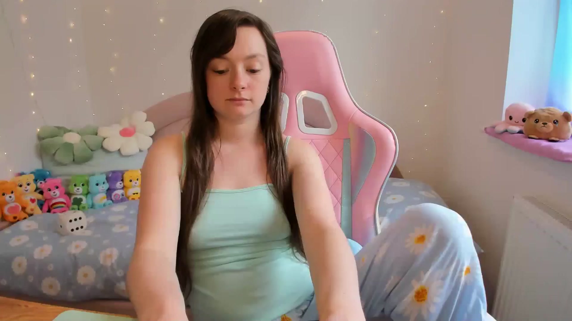 Gallery image thumbnail from JessieBear_'s myfreecams stream on, 05/16/2024, 14:26 image 18 of 20