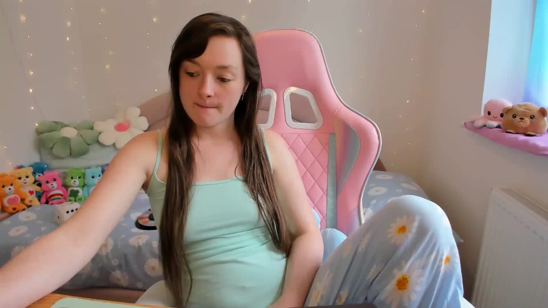 Gallery image thumbnail from JessieBear_'s myfreecams stream on, 05/16/2024, 14:26 image 19 of 20