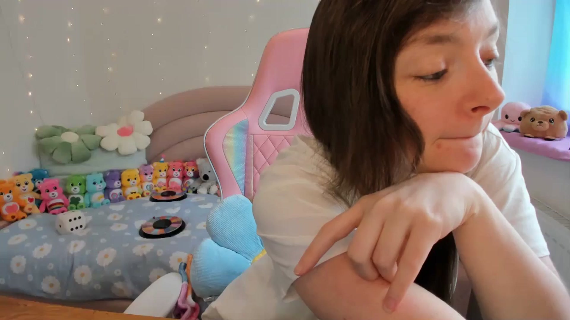 Gallery image thumbnail from JessieBear_'s myfreecams stream on, 05/17/2024, 13:37 image 15 of 20