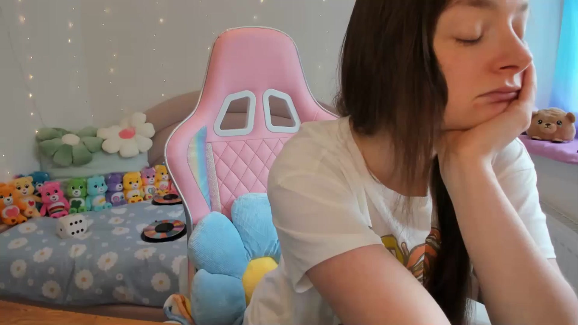 Gallery image thumbnail from JessieBear_'s myfreecams stream on, 05/17/2024, 13:37 image 14 of 20