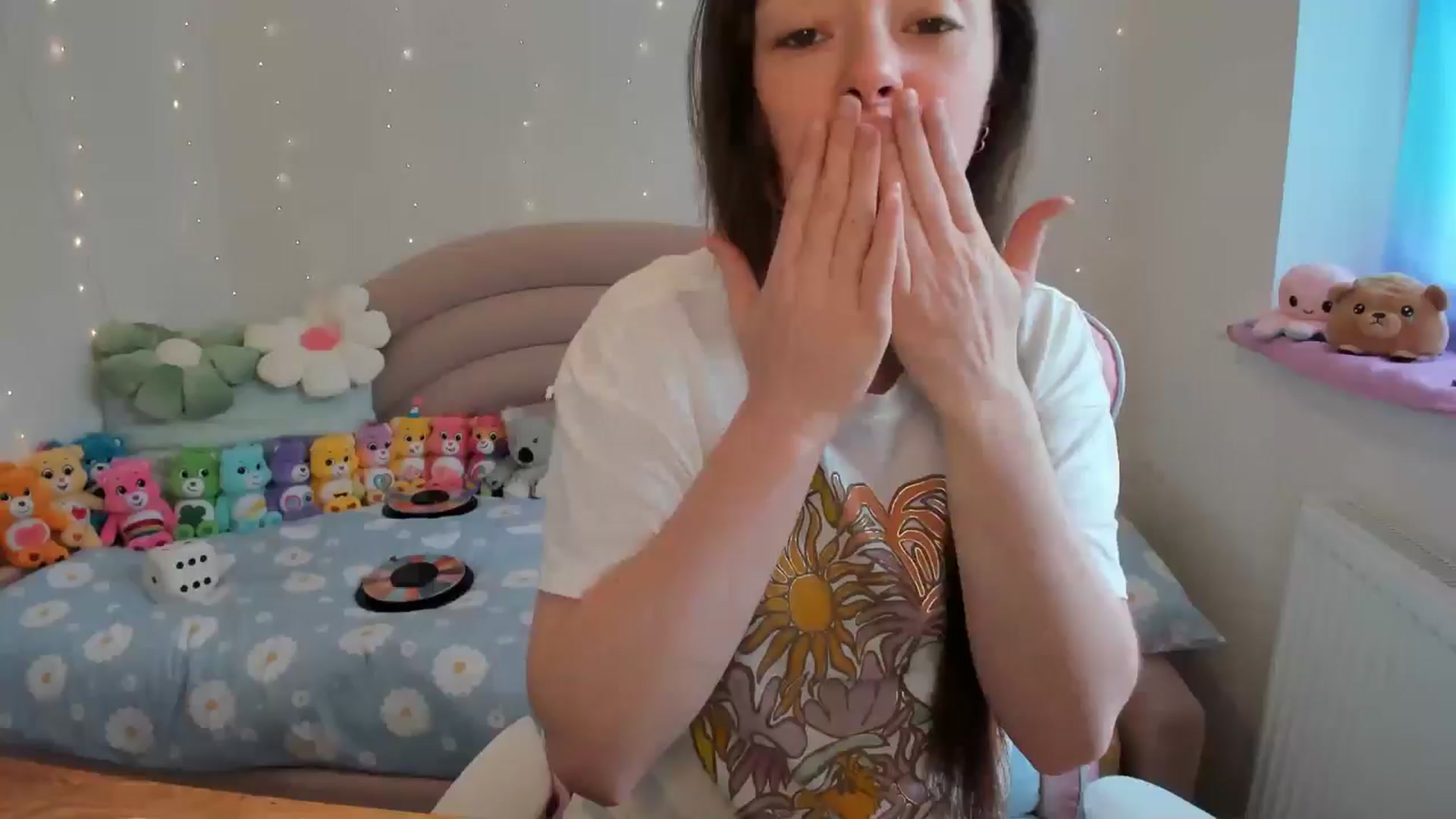 Gallery image thumbnail from JessieBear_'s myfreecams stream on, 05/17/2024, 13:37 image 1 of 20
