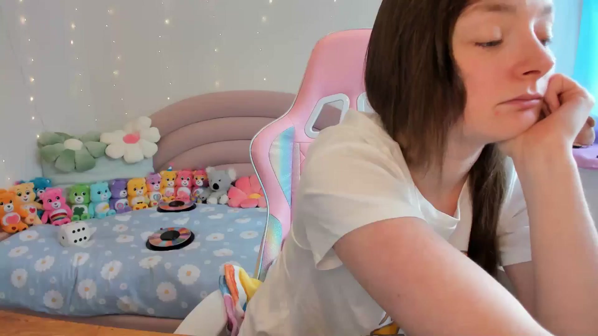 Gallery image thumbnail from JessieBear_'s myfreecams stream on, 05/17/2024, 13:37 image 2 of 20