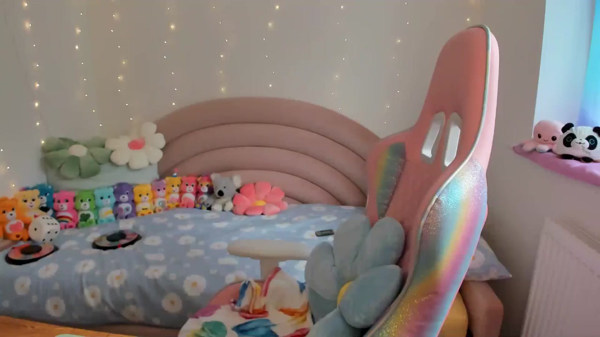 Gallery image thumbnail from JessieBear_'s myfreecams stream on, 05/17/2024, 17:55 image 9 of 20