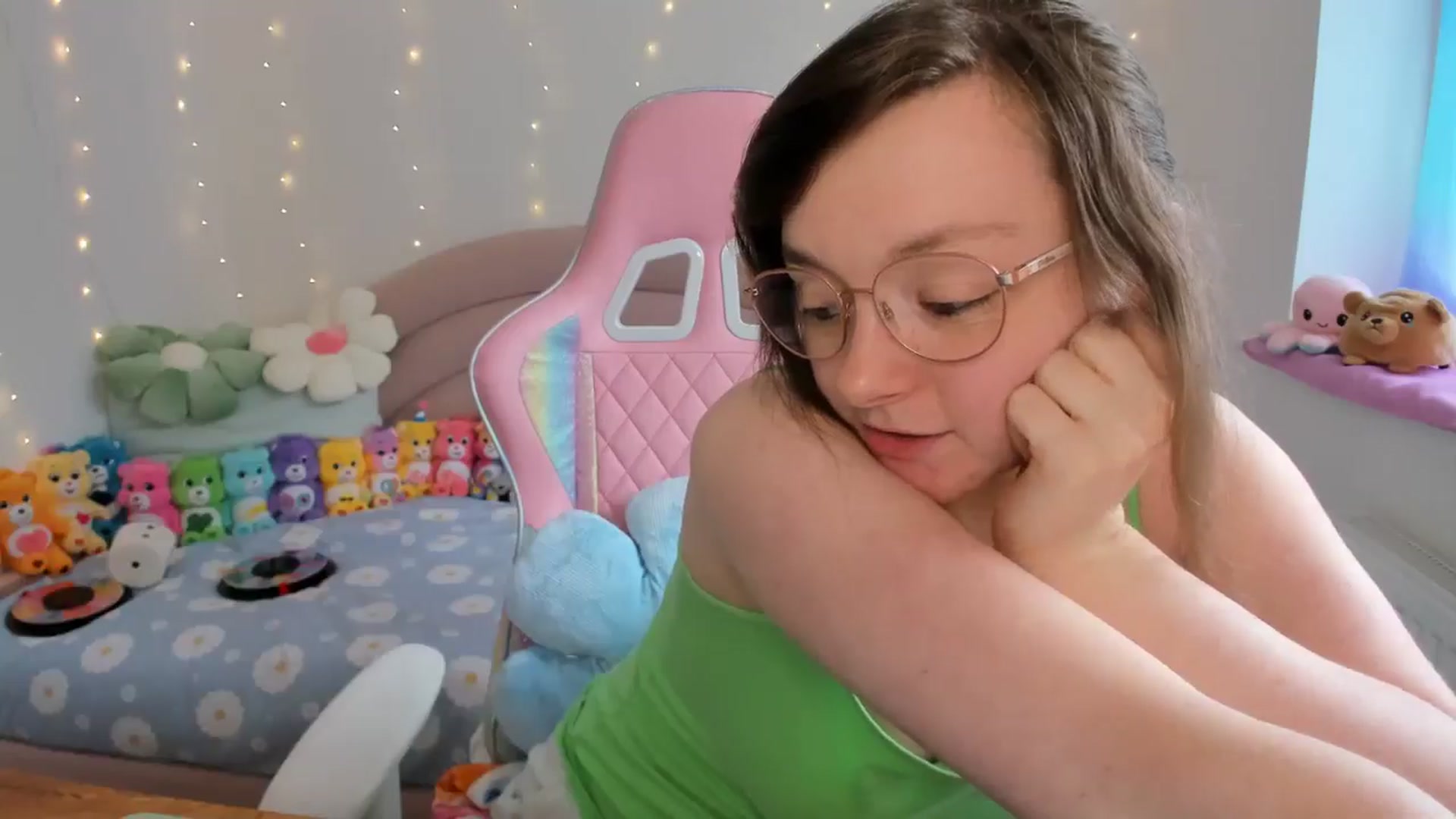 Gallery image thumbnail from JessieBear_'s myfreecams stream on, 05/20/2024, 17:27 image 17 of 20