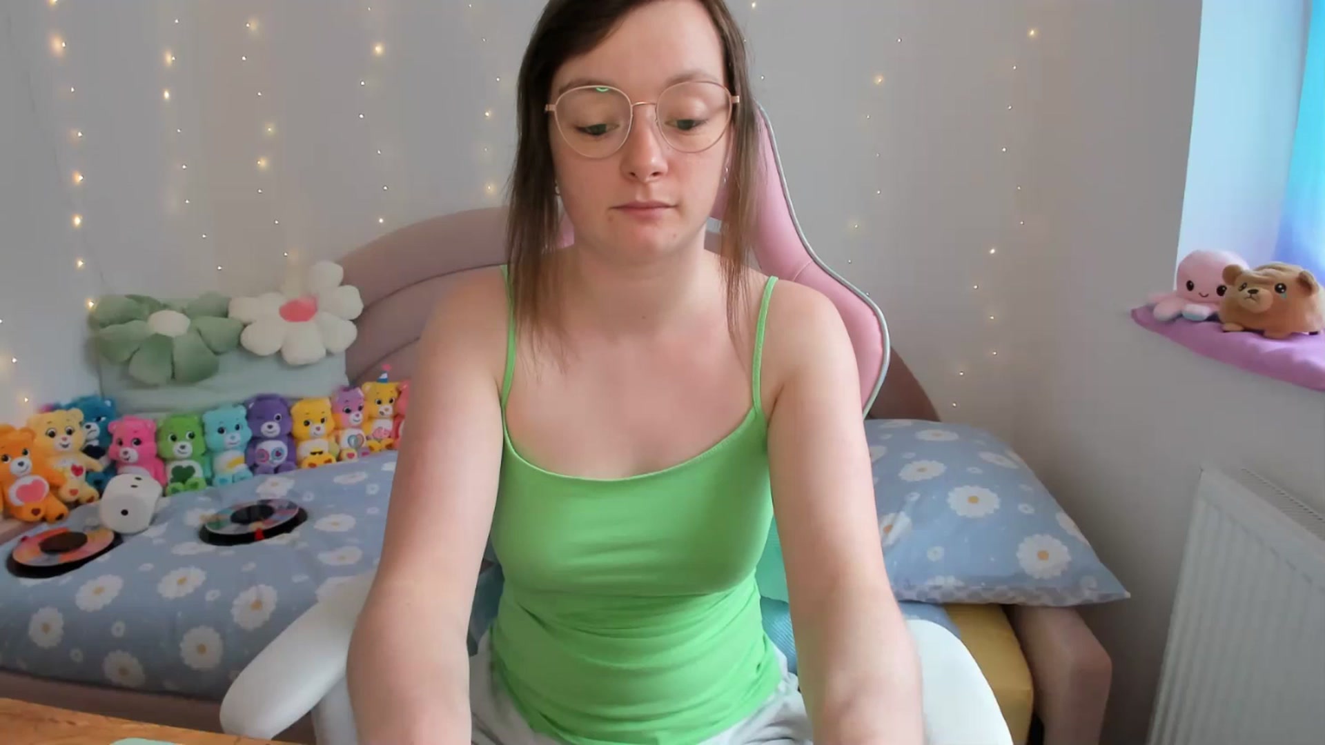 Gallery image thumbnail from JessieBear_'s myfreecams stream on, 05/20/2024, 17:27 image 16 of 20
