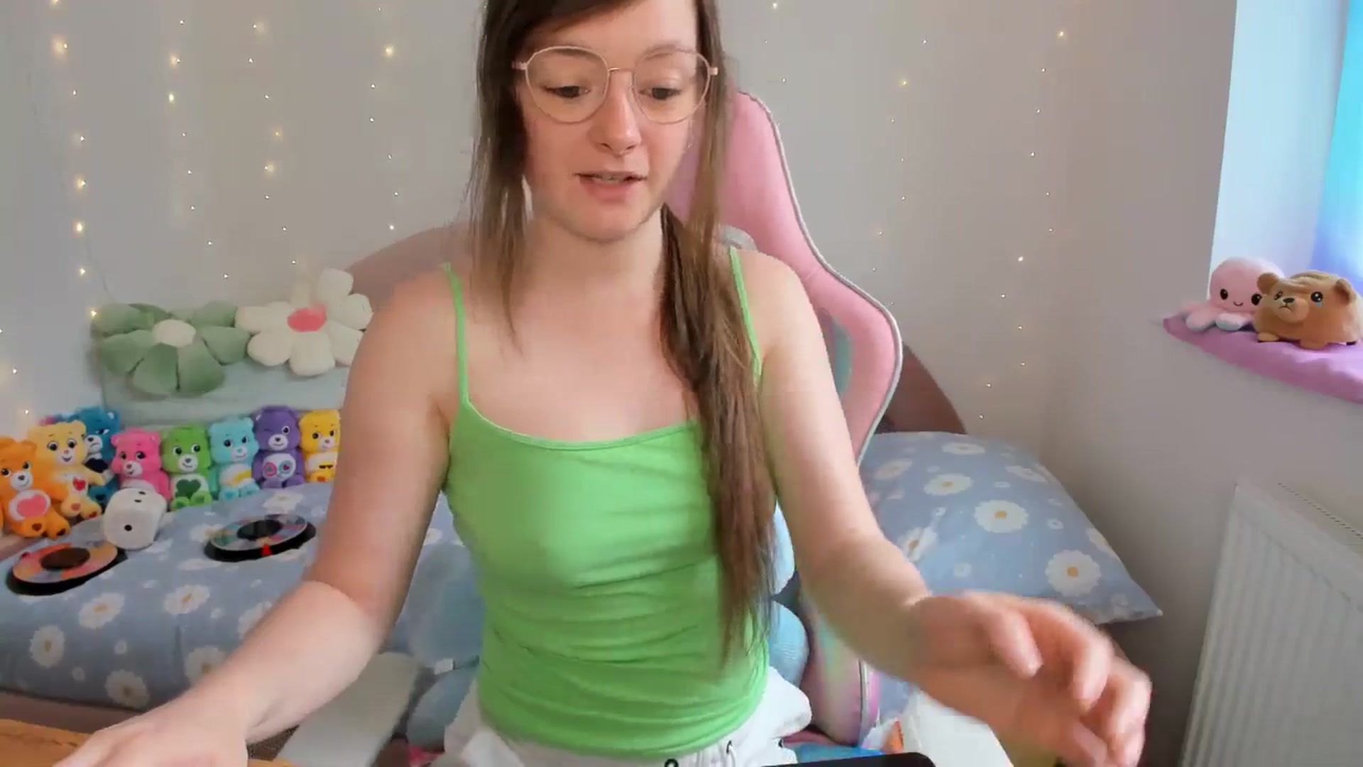 Gallery image thumbnail from JessieBear_'s myfreecams stream on, 05/20/2024, 17:27 image 11 of 20