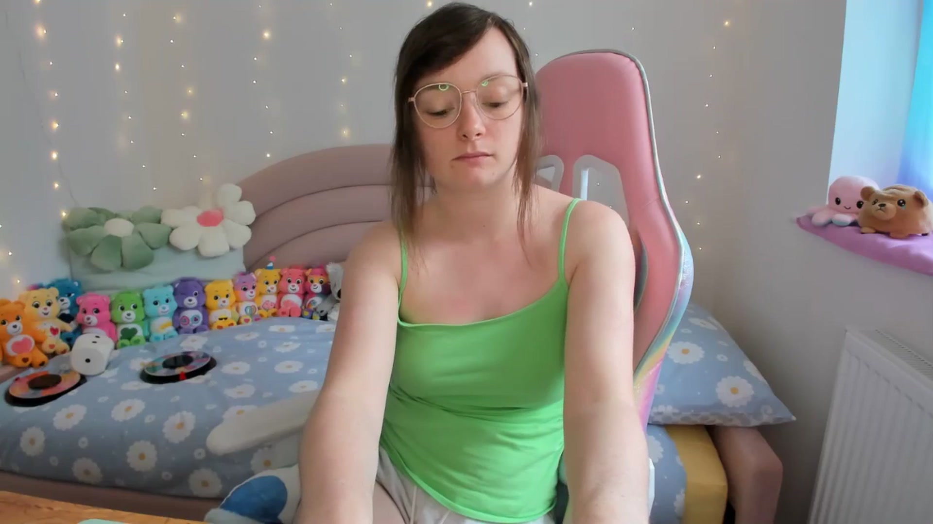 Gallery image thumbnail from JessieBear_'s myfreecams stream on, 05/20/2024, 17:27 image 18 of 20