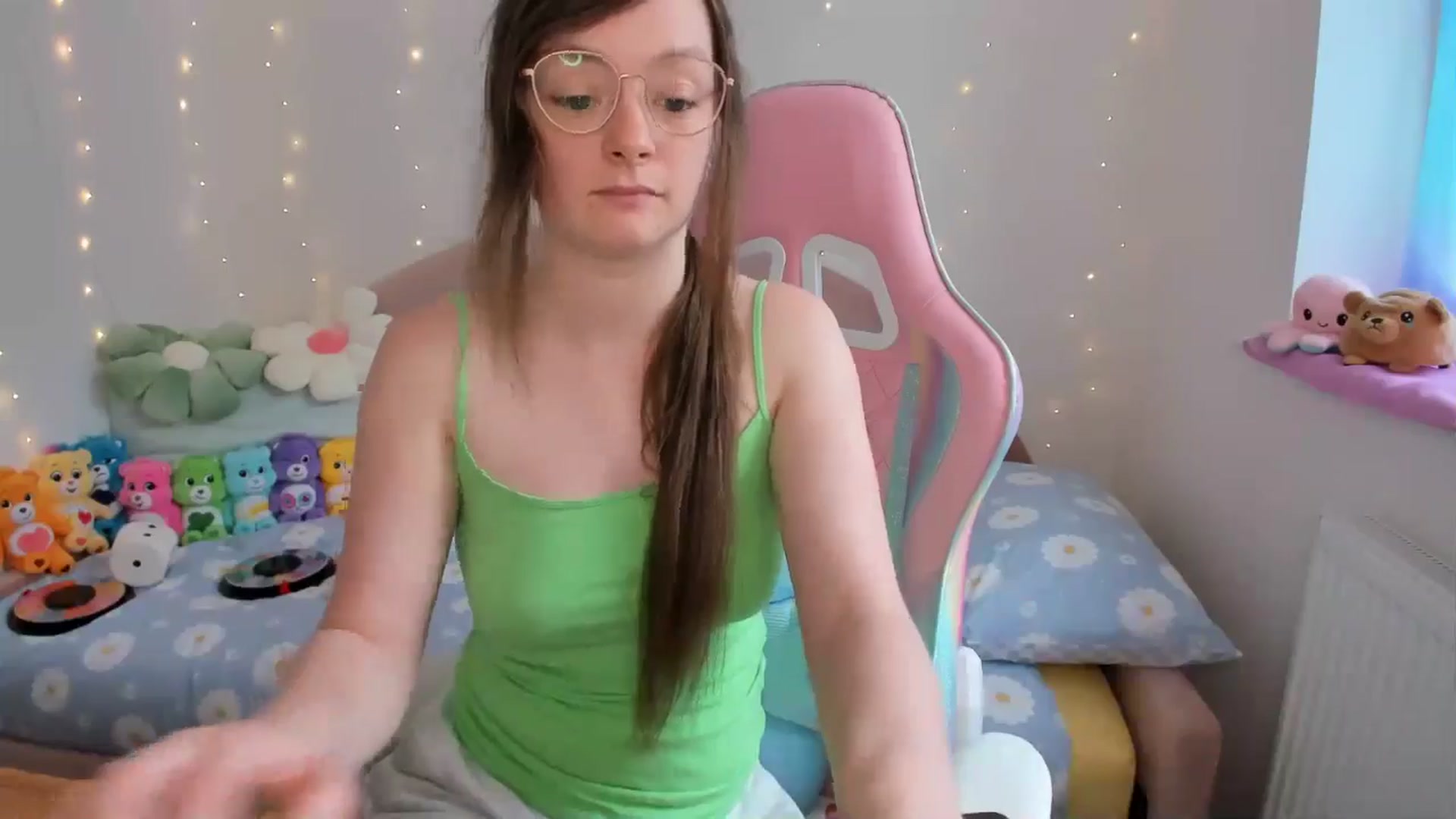 Gallery image thumbnail from JessieBear_'s myfreecams stream on, 05/20/2024, 17:27 image 14 of 20