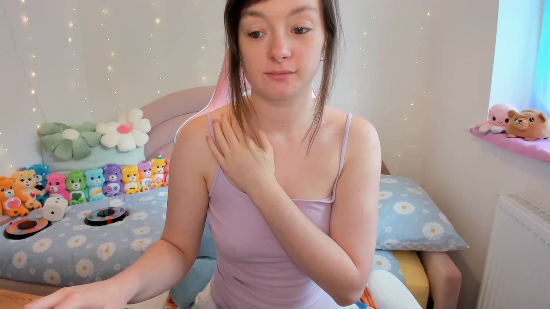 Gallery image thumbnail from JessieBear_'s myfreecams stream on, 05/21/2024, 13:29 image 4 of 20