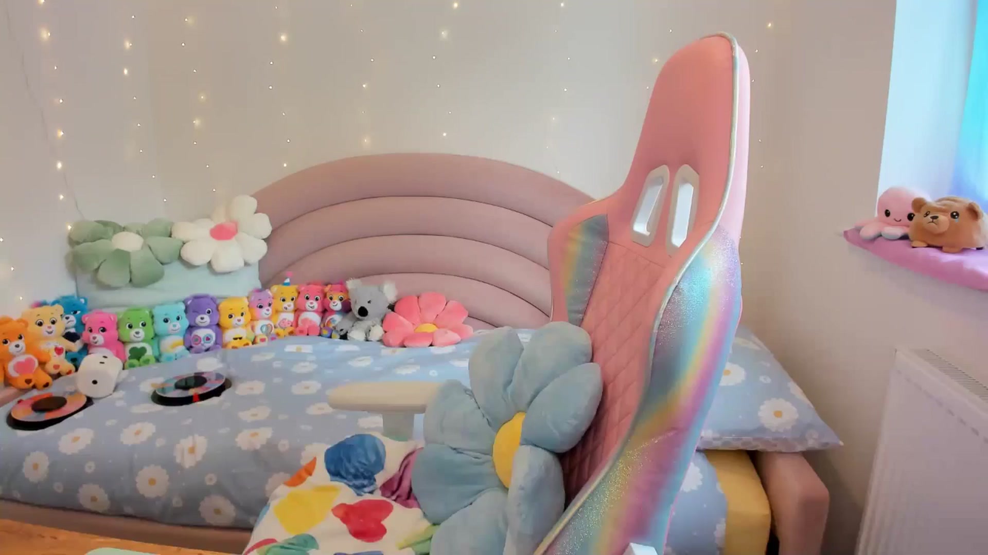 Gallery image thumbnail from JessieBear_'s myfreecams stream on, 05/21/2024, 13:29 image 1 of 20
