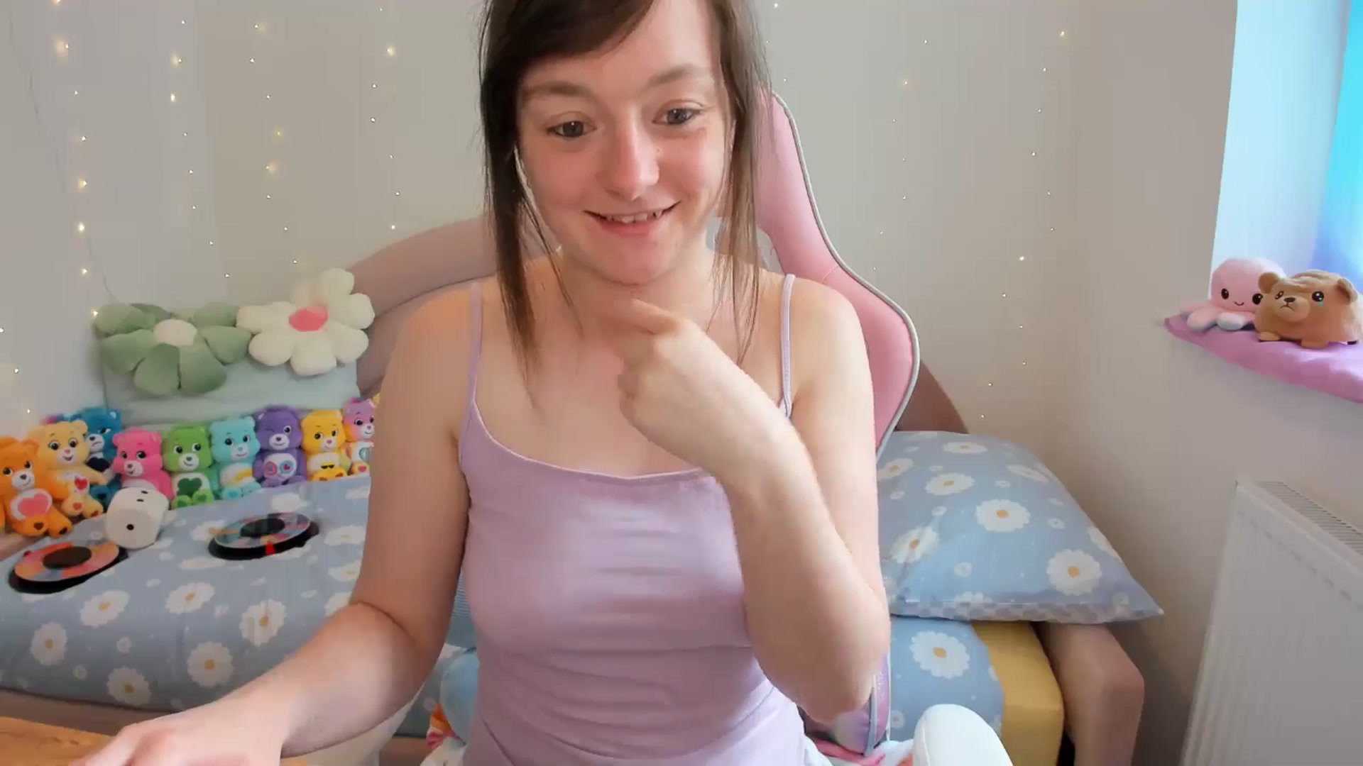 Gallery image thumbnail from JessieBear_'s myfreecams stream on, 05/21/2024, 14:24 image 19 of 20