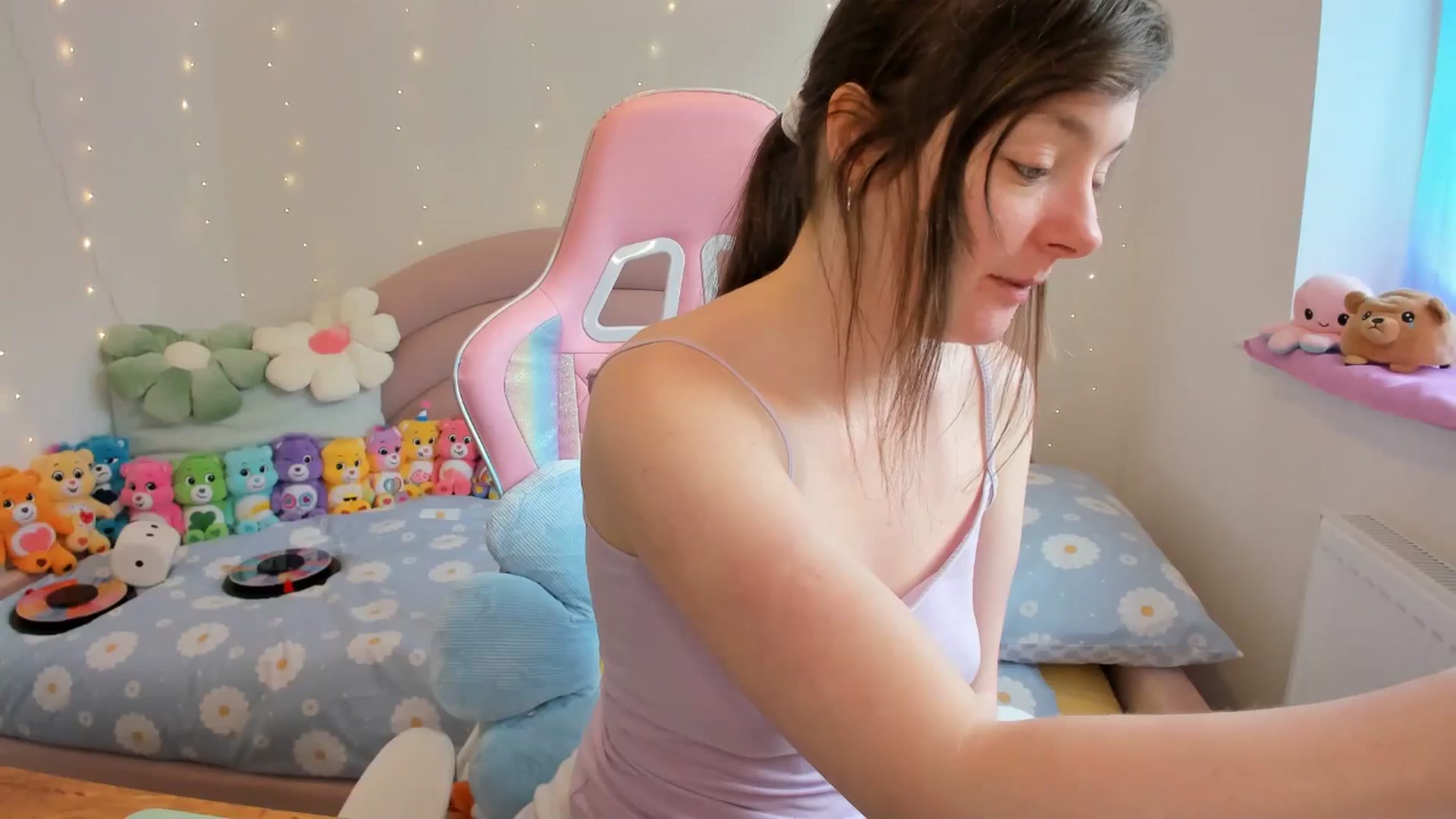 Gallery image thumbnail from JessieBear_'s myfreecams stream on, 05/21/2024, 14:24 image 7 of 20