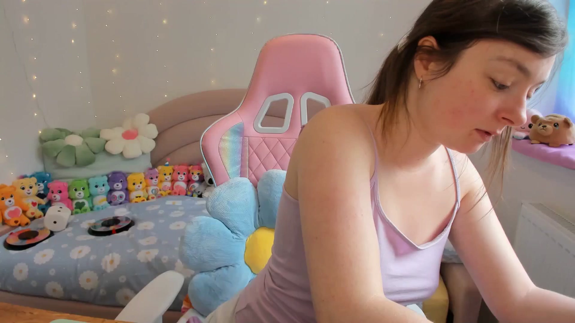 Gallery image thumbnail from JessieBear_'s myfreecams stream on, 05/21/2024, 14:24 image 16 of 20