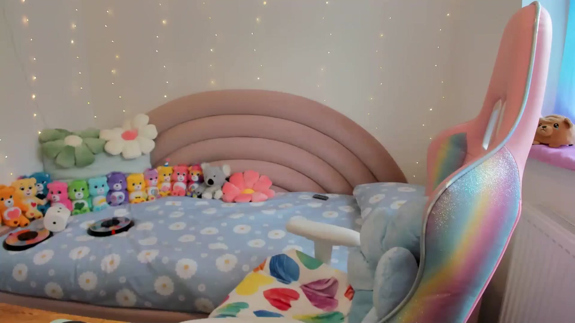 Gallery image thumbnail from JessieBear_'s myfreecams stream on, 05/21/2024, 15:21 image 16 of 20