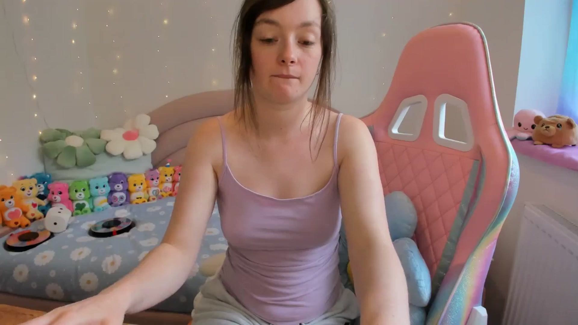 Gallery image thumbnail from JessieBear_'s myfreecams stream on, 05/21/2024, 15:21 image 19 of 20