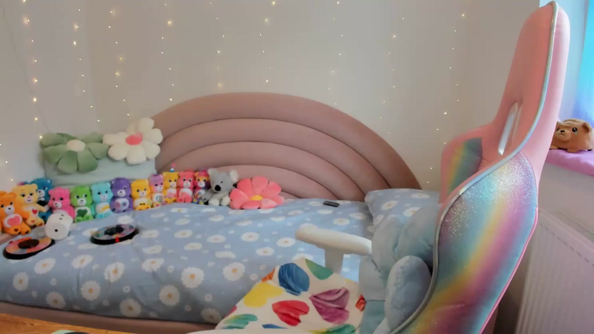 Gallery image thumbnail from JessieBear_'s myfreecams stream on, 05/21/2024, 15:21 image 14 of 20