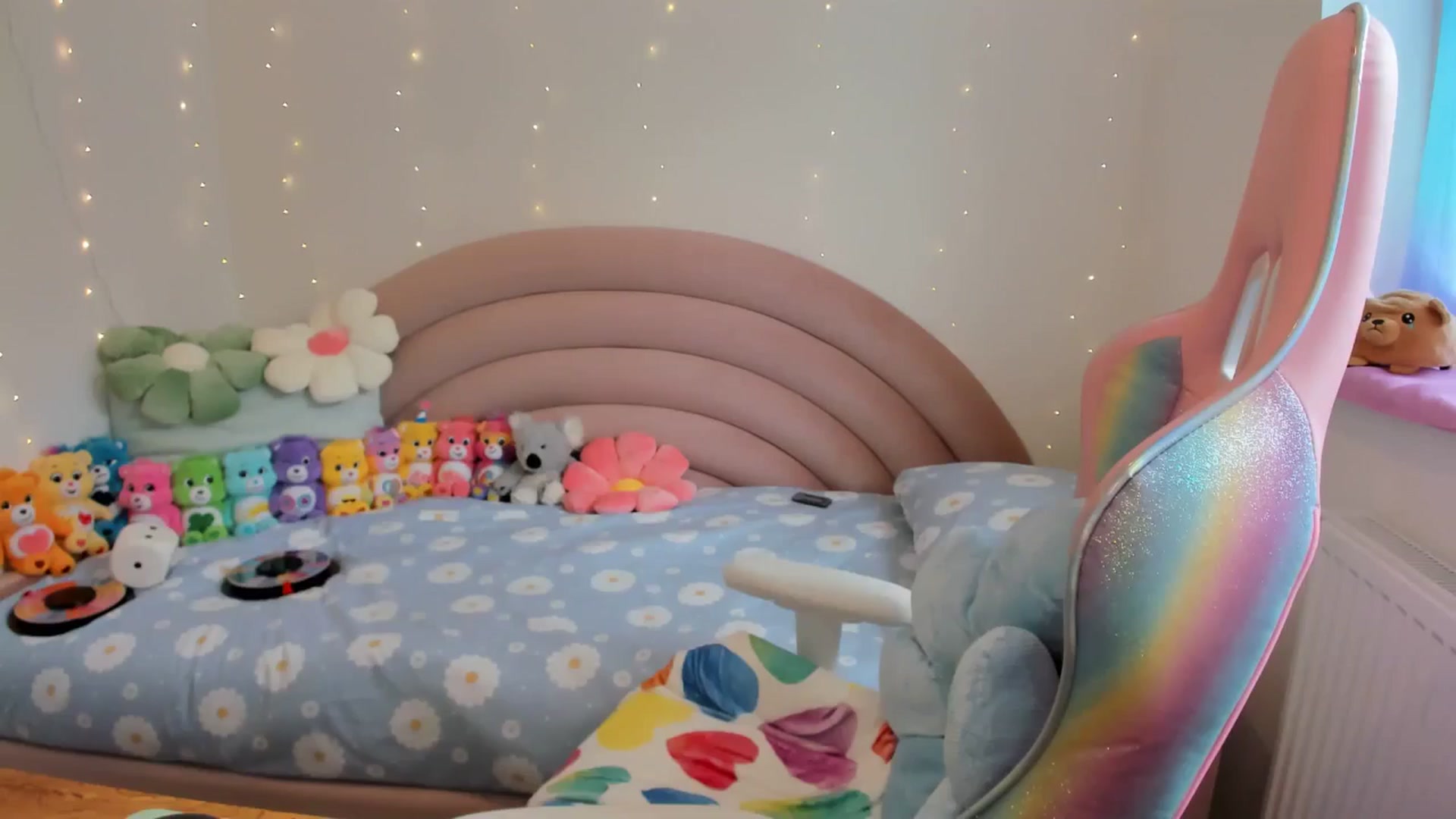 Gallery image thumbnail from JessieBear_'s myfreecams stream on, 05/21/2024, 15:21 image 15 of 20