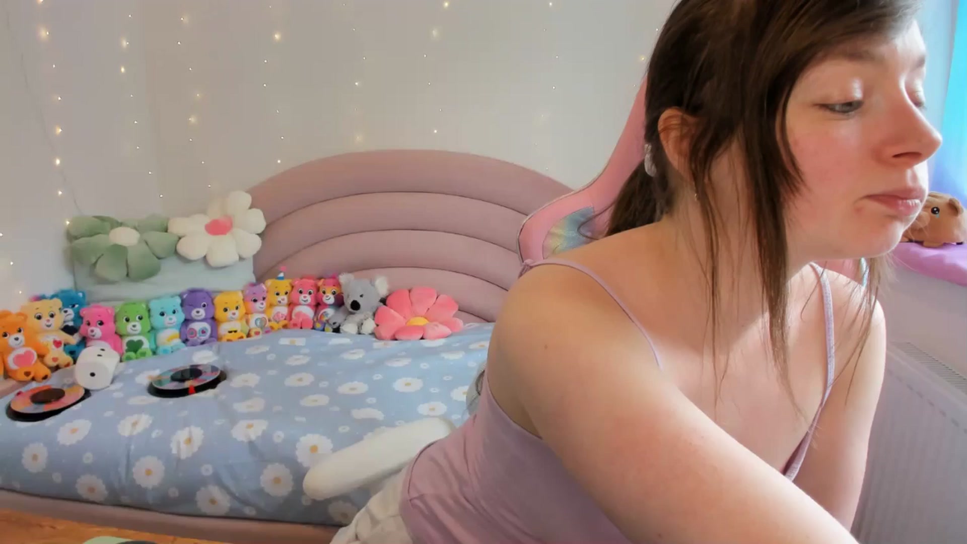 Gallery image thumbnail from JessieBear_'s myfreecams stream on, 05/21/2024, 15:21 image 10 of 20