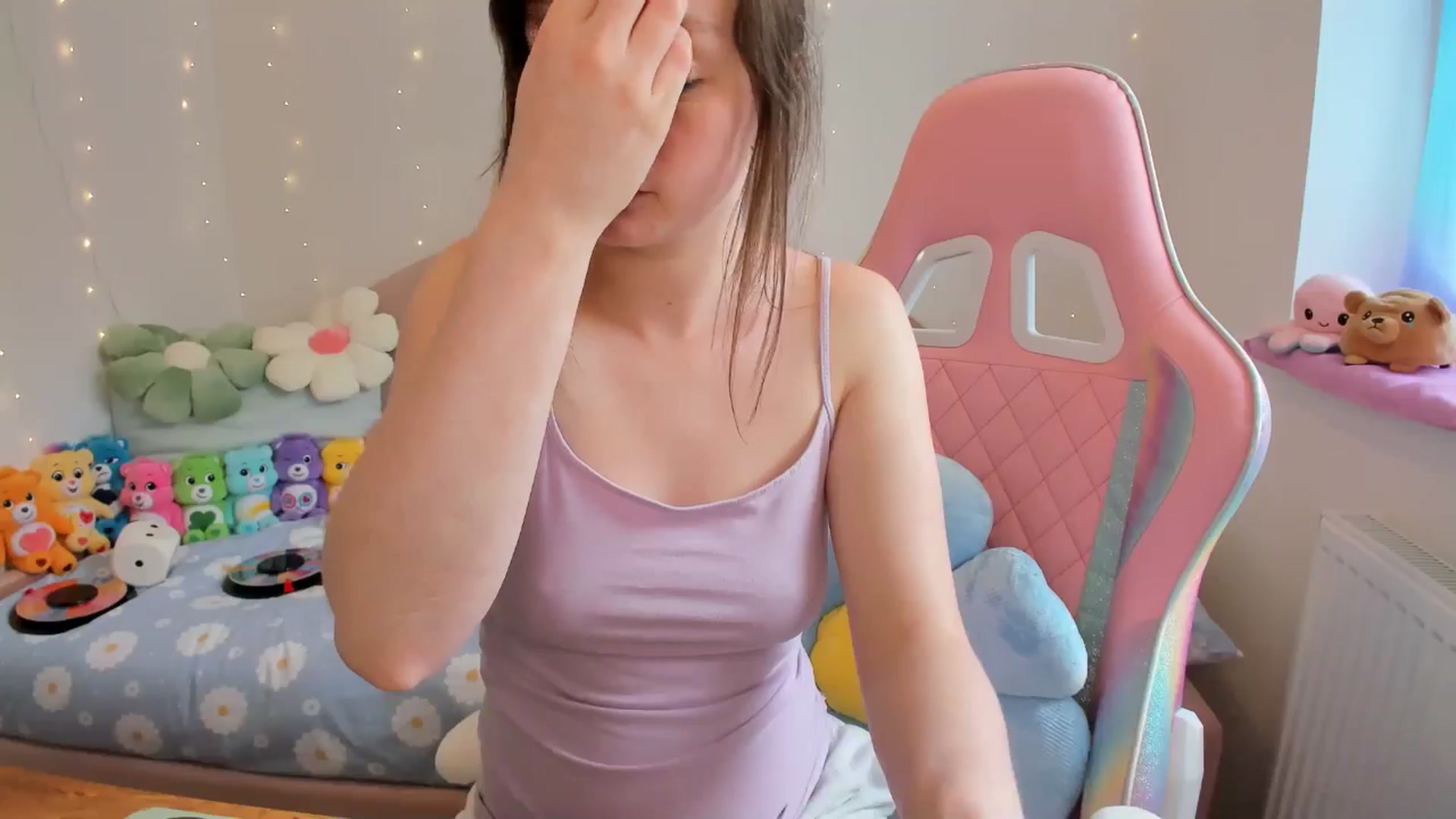 Gallery image thumbnail from JessieBear_'s myfreecams stream on, 05/21/2024, 15:21 image 7 of 20