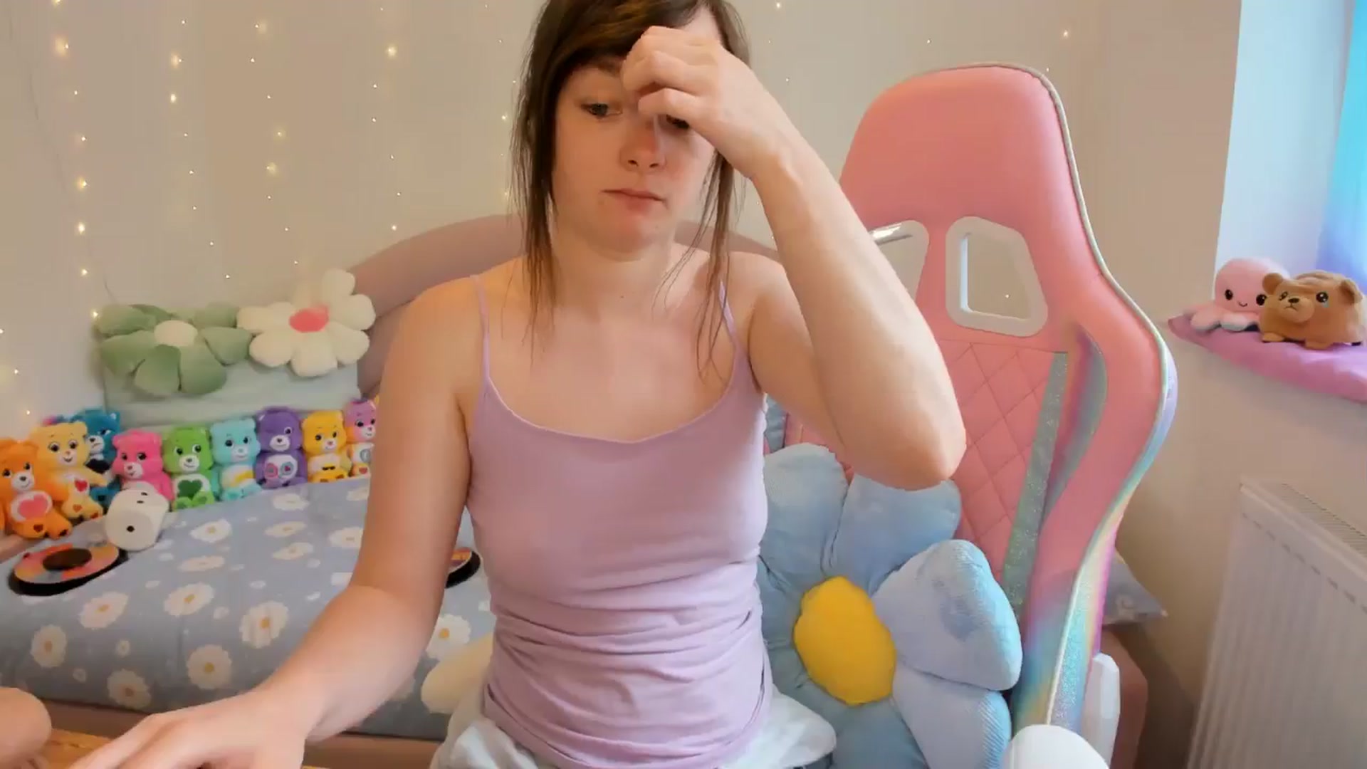Gallery image thumbnail from JessieBear_'s myfreecams stream on, 05/21/2024, 17:26 image 15 of 20