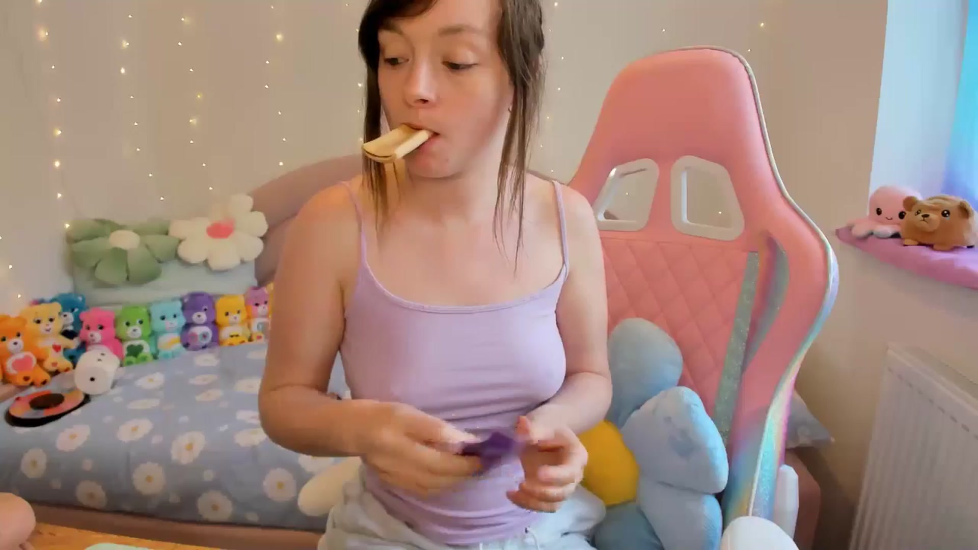 Gallery image thumbnail from JessieBear_'s myfreecams stream on, 05/21/2024, 17:26 image 13 of 20