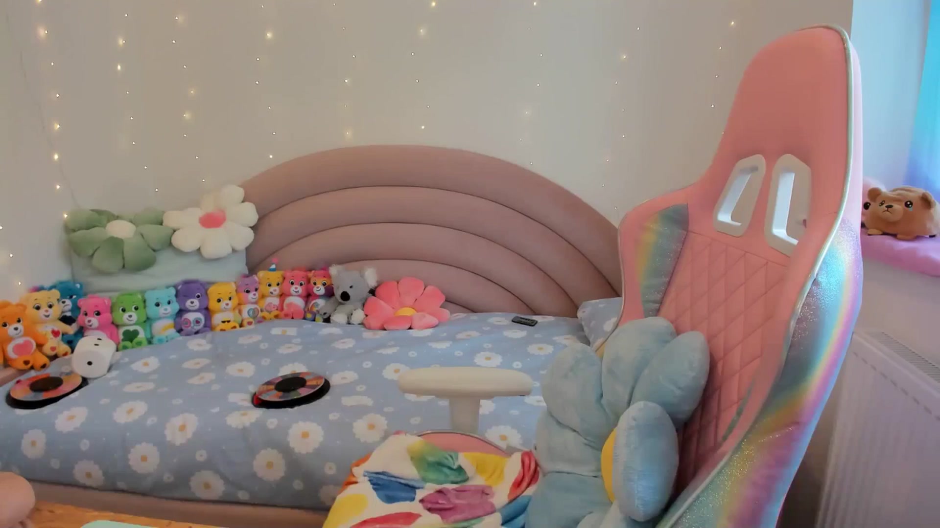 Gallery image thumbnail from JessieBear_'s myfreecams stream on, 05/21/2024, 17:26 image 17 of 20