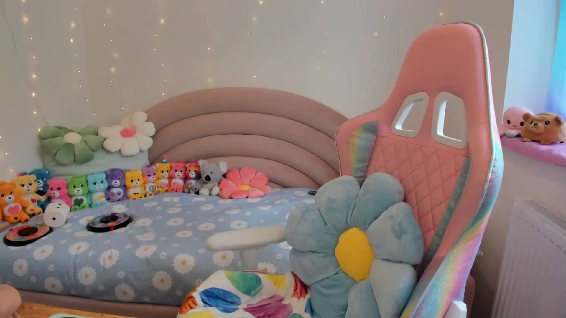Gallery image thumbnail from JessieBear_'s myfreecams stream on, 05/21/2024, 17:26 image 5 of 20