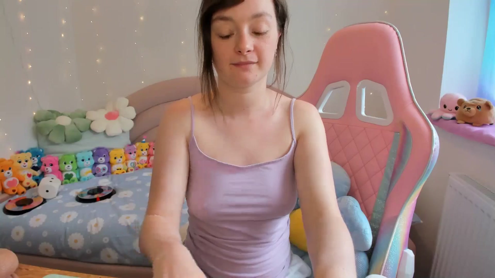 Gallery image thumbnail from JessieBear_'s myfreecams stream on, 05/21/2024, 17:26 image 3 of 20