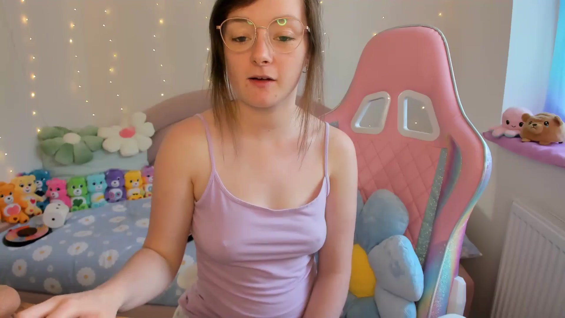Gallery image thumbnail from JessieBear_'s myfreecams stream on, 05/21/2024, 17:26 image 19 of 20