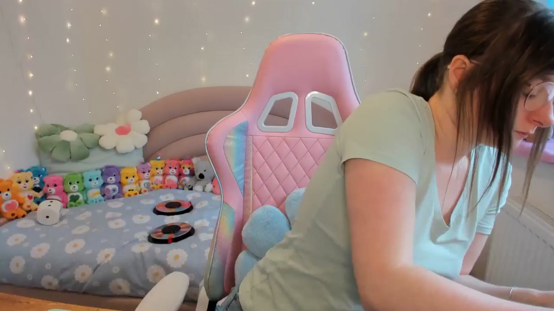 Gallery image thumbnail from JessieBear_'s myfreecams stream on, 05/23/2024, 15:32 image 11 of 20