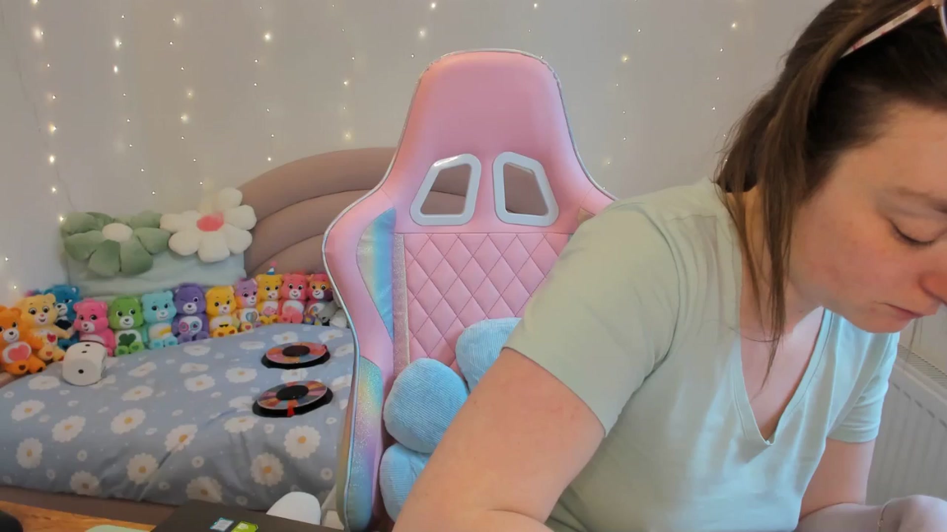 Gallery image thumbnail from JessieBear_'s myfreecams stream on, 05/23/2024, 15:32 image 14 of 20