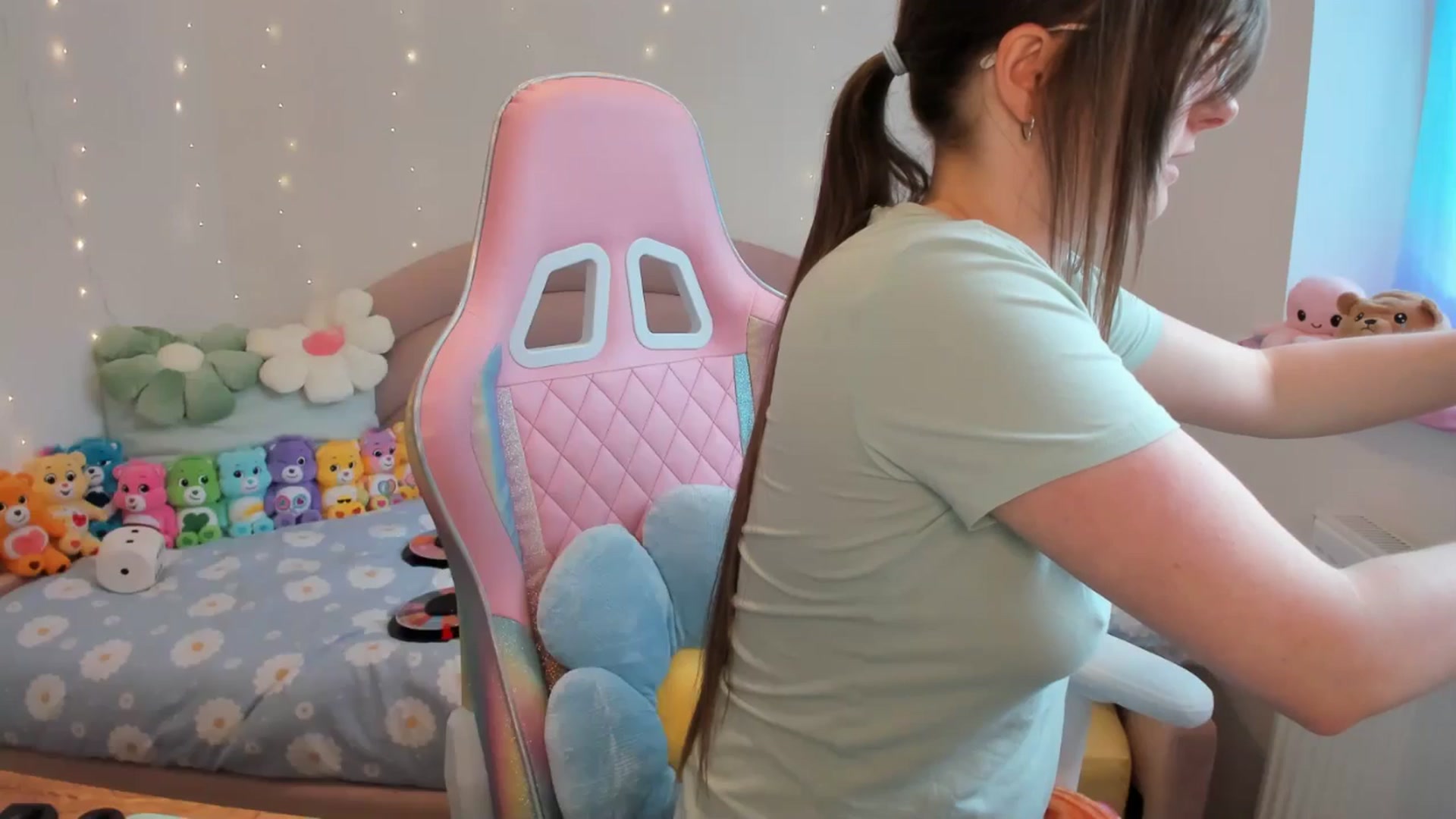 Gallery image thumbnail from JessieBear_'s myfreecams stream on, 05/23/2024, 15:32 image 6 of 20