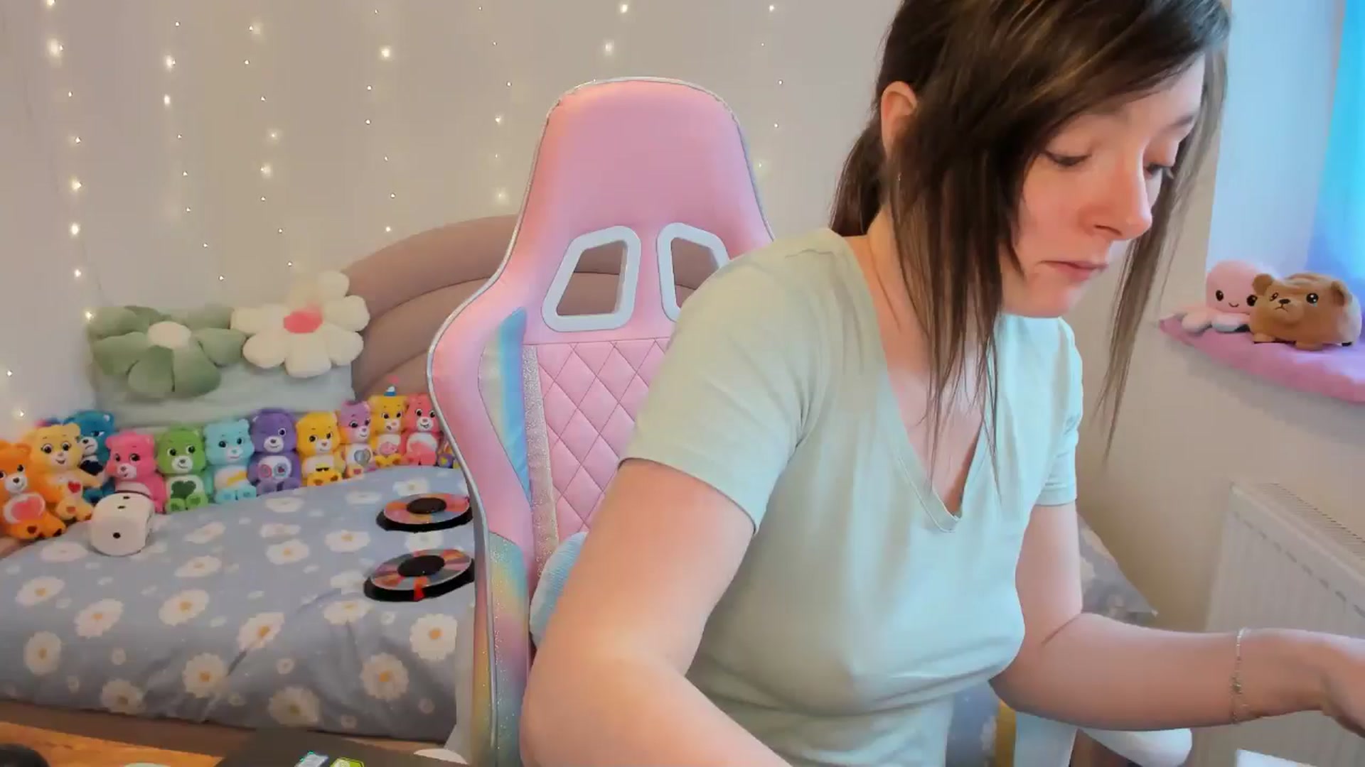 Gallery image thumbnail from JessieBear_'s myfreecams stream on, 05/23/2024, 15:32 image 16 of 20