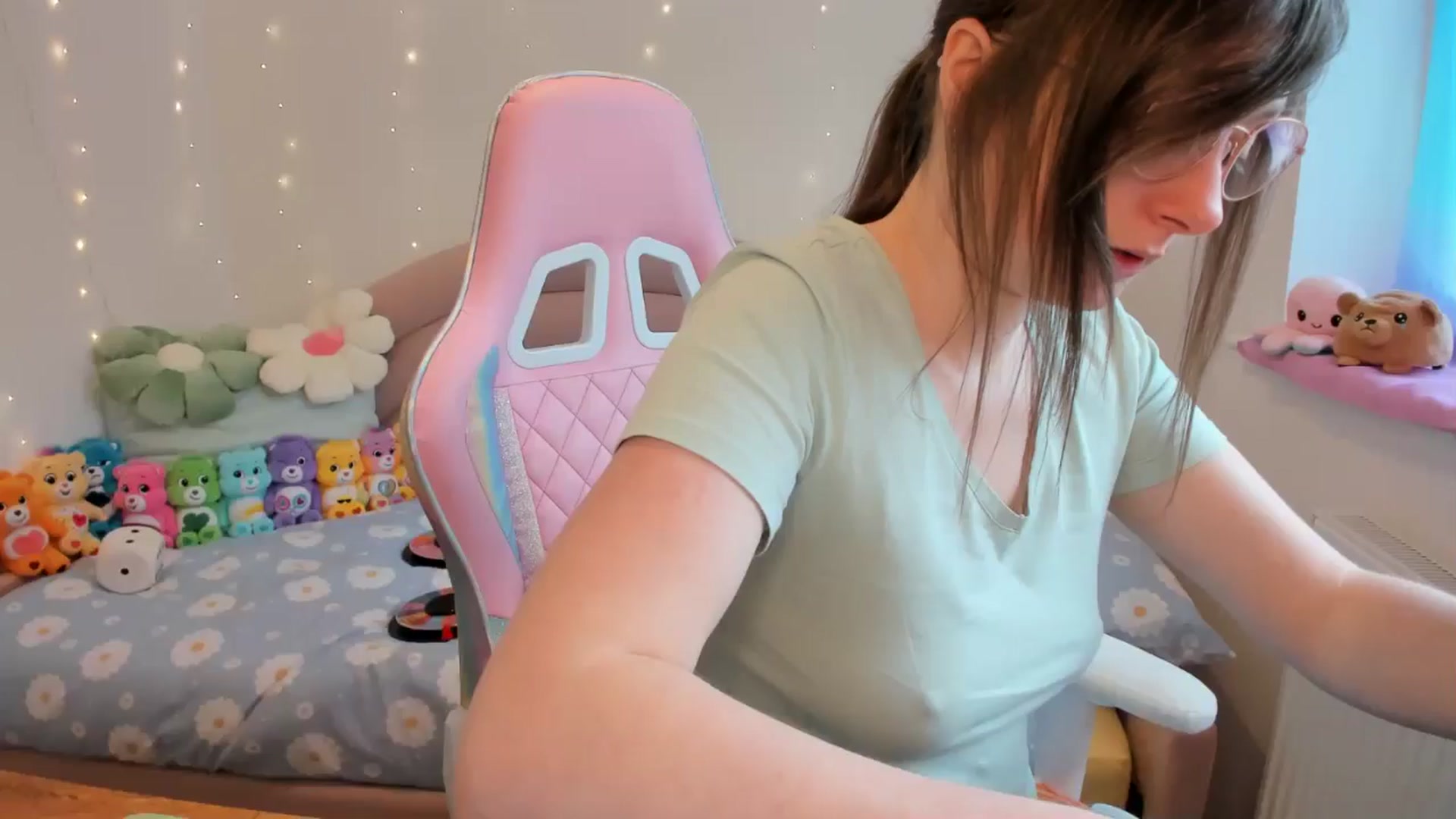 Gallery image thumbnail from JessieBear_'s myfreecams stream on, 05/23/2024, 15:32 image 8 of 20